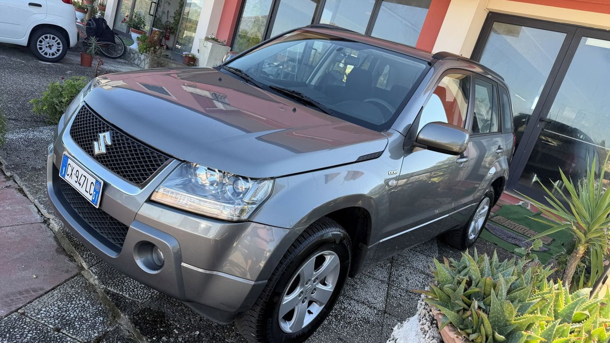 Suzuki Grand Vitara 1.9 DDiS 5 porte Crossover (2)