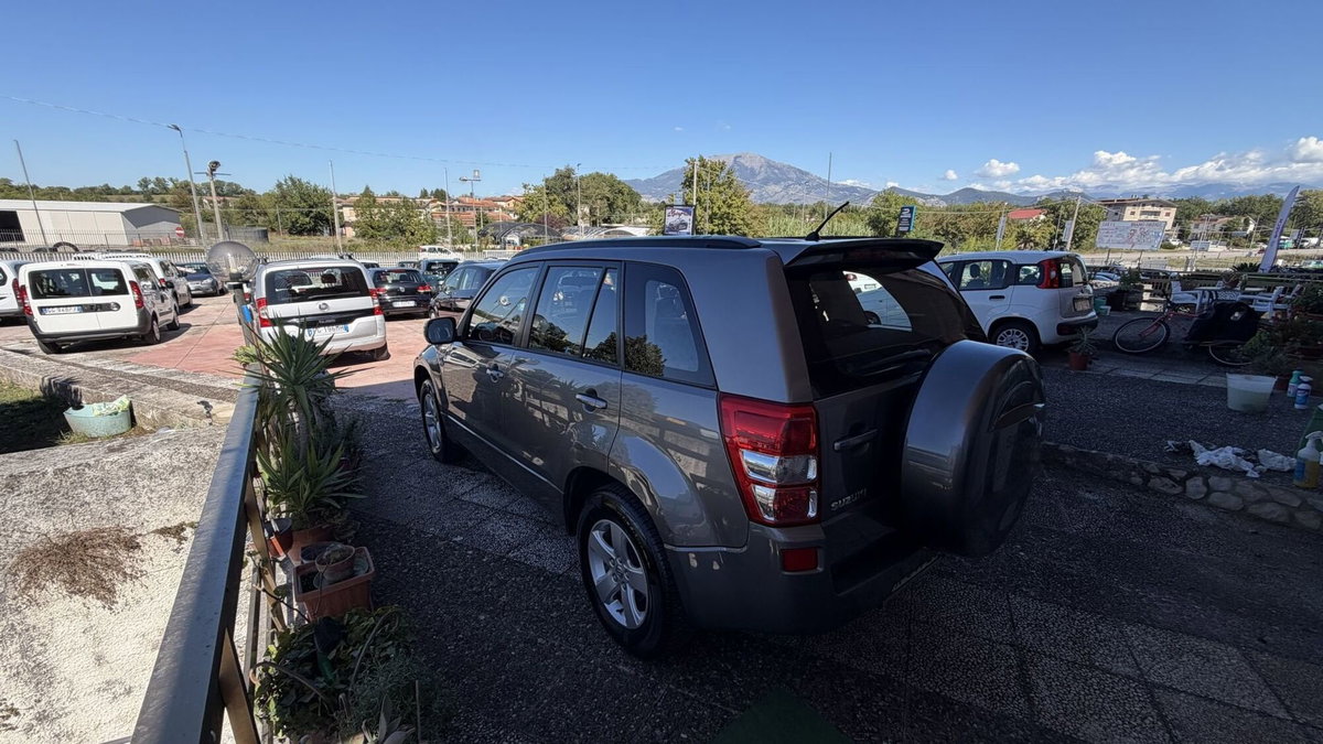 Suzuki Grand Vitara 1.9 DDiS 5 porte Crossover (3)