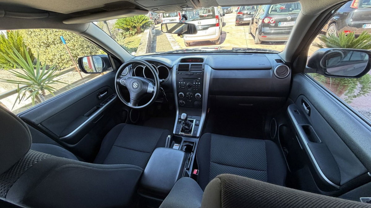 Suzuki Grand Vitara 1.9 DDiS 5 porte Crossover (4)