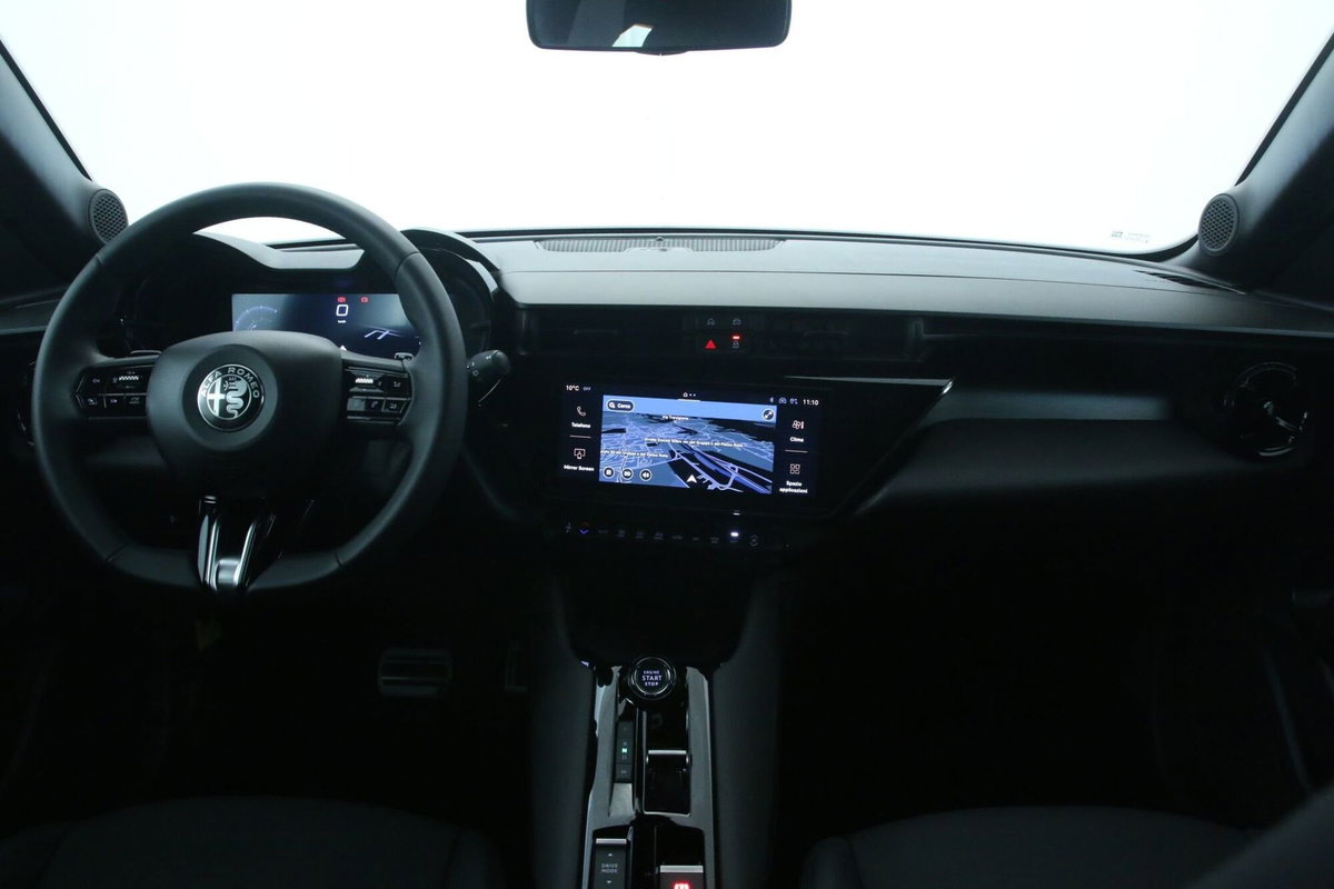 Alfa Romeo Junior 1.2 ibrida Speciale 145cv edct6 (9)