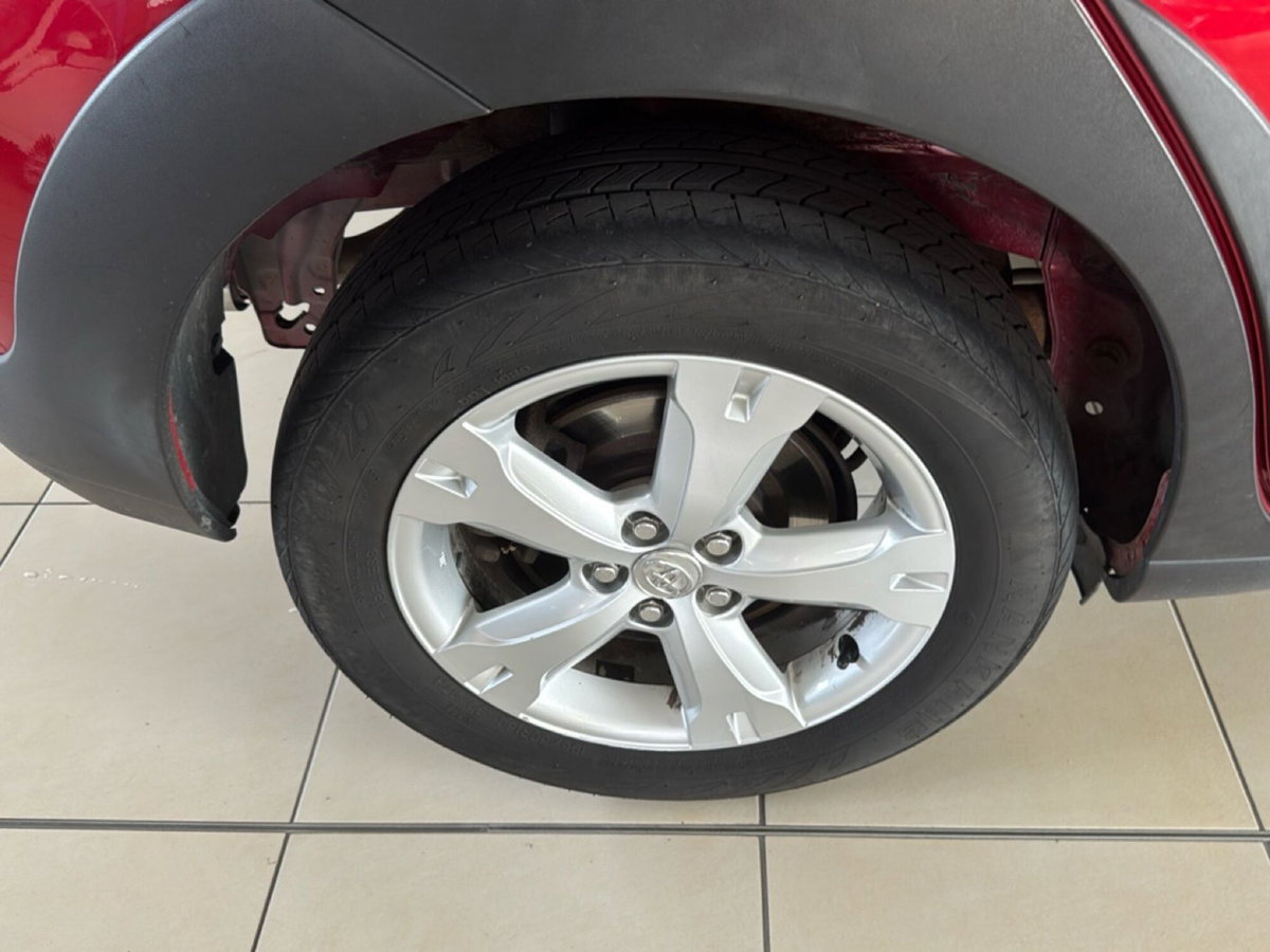 Toyota Urban Cruiser Cruiser 1.D-4D AWD Sol (10)