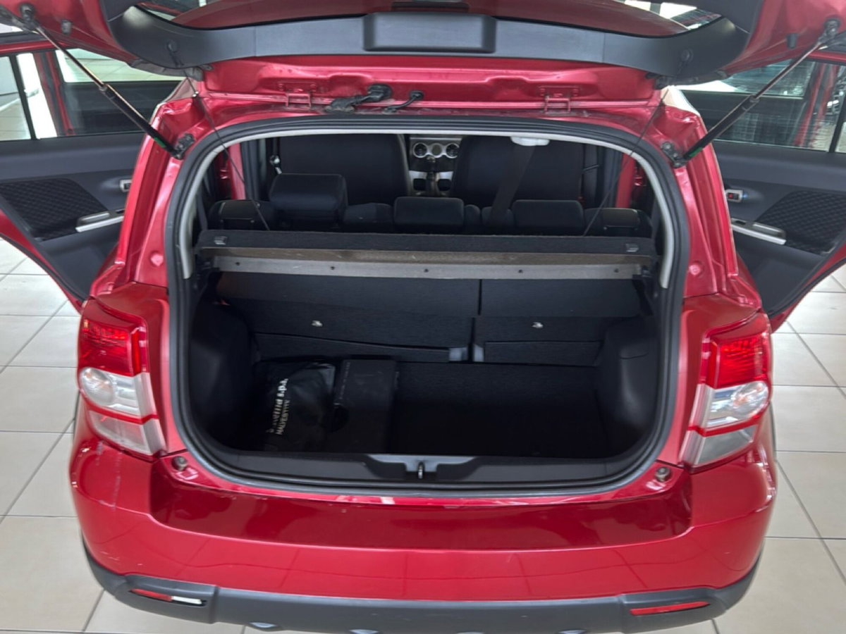 Toyota Urban Cruiser Cruiser 1.D-4D AWD Sol (11)