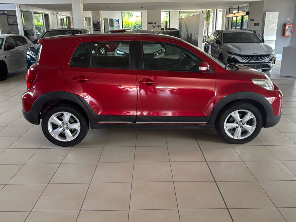 Toyota Urban Cruiser Cruiser 1.D-4D AWD Sol (6)