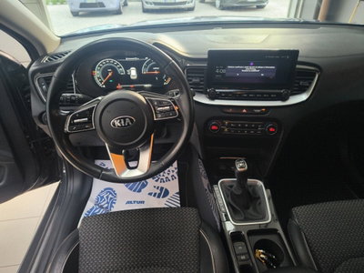 Kia XCeed 1.6 crdi mhev Business 136cv dct (13)