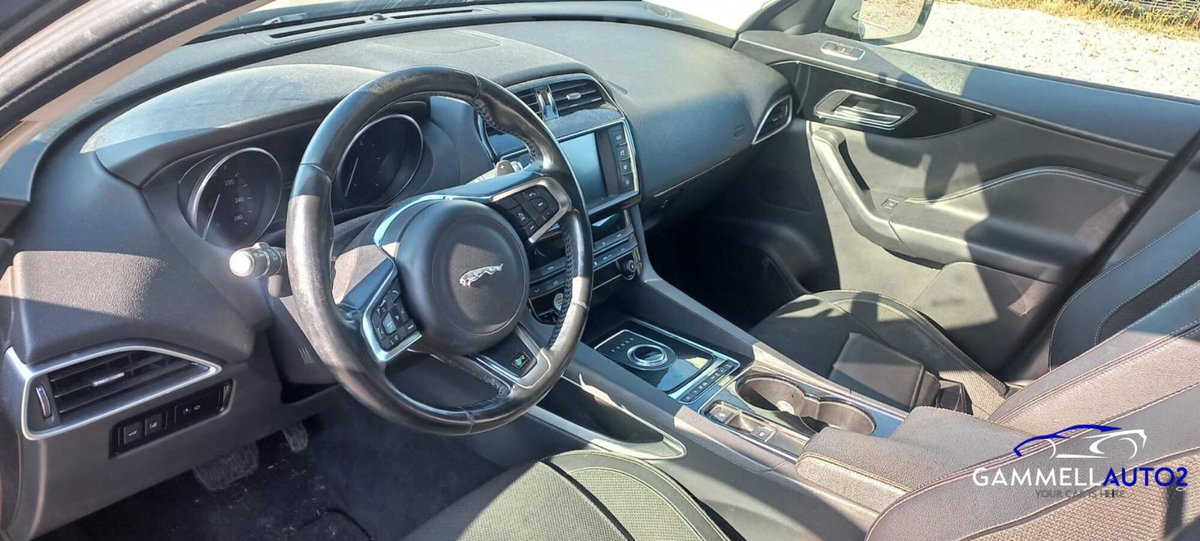 Jaguar F-Pace 2.0 D 180 CV AWD Pure (6)