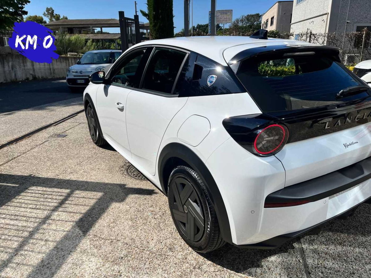 Lancia Ypsilon 1.2 mhev LX 110cv e-dct (4)