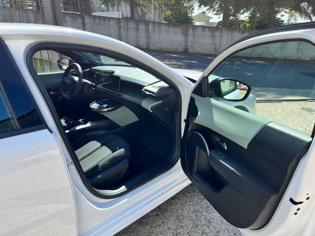 Lancia Ypsilon 1.2 mhev LX 110cv e-dct (8)