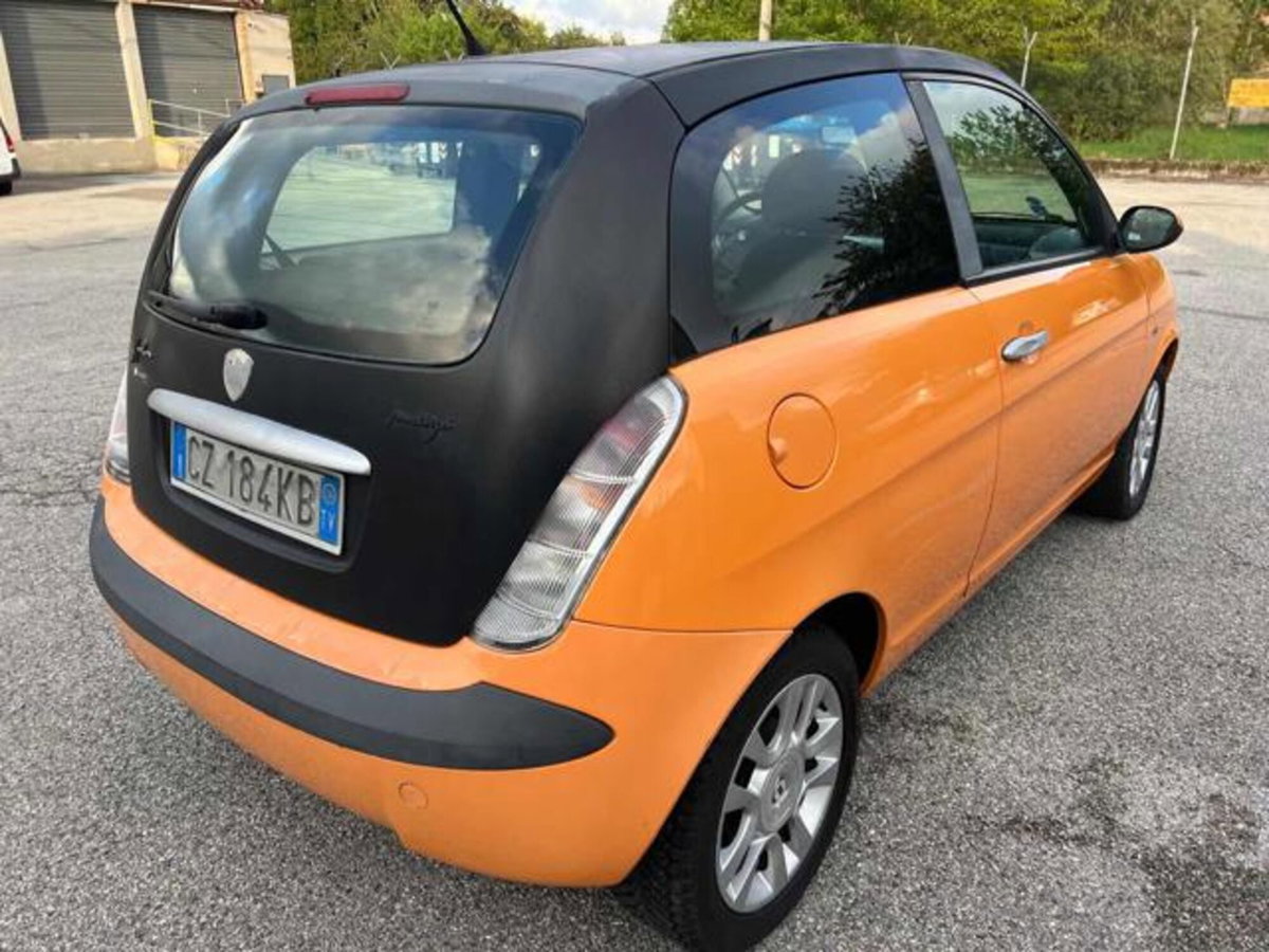 Lancia Ypsilon Multijet 16V Platino (10)