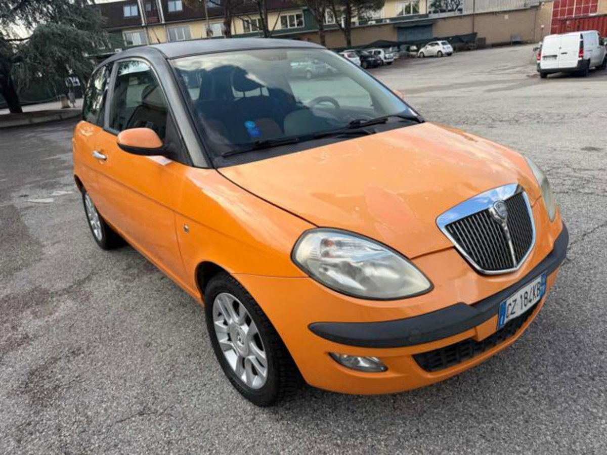 Lancia Ypsilon Multijet 16V Platino (14)