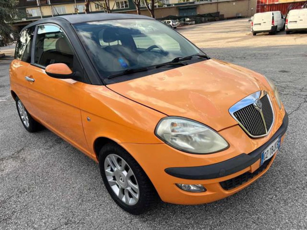 Lancia Ypsilon Multijet 16V Platino (2)