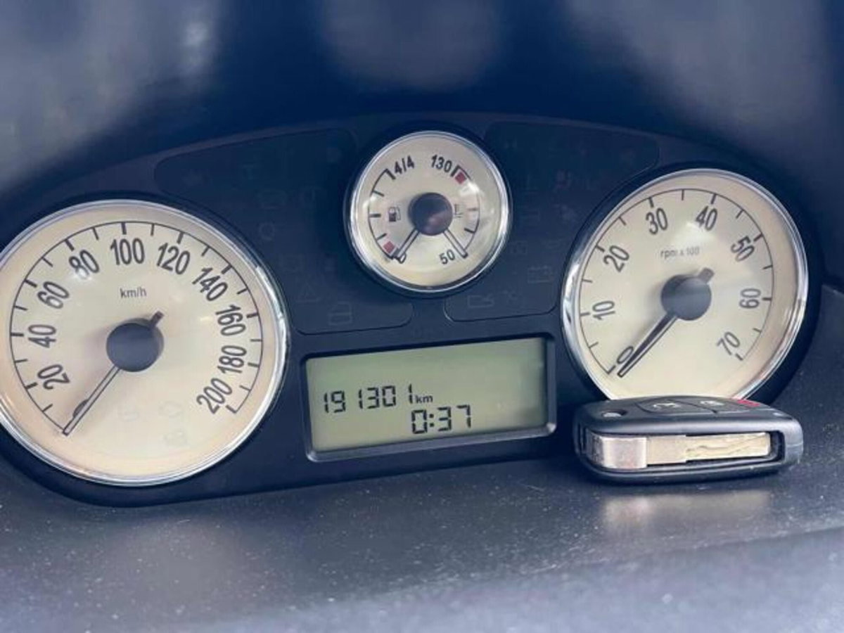 Lancia Ypsilon Multijet 16V Platino (4)
