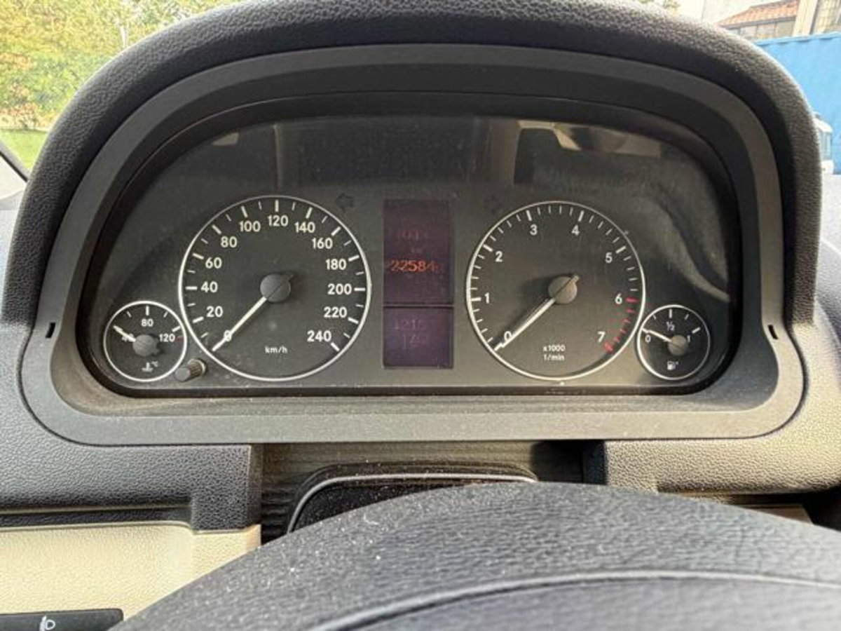 Mercedes-Benz Classe A 160 BlueEFFICIENCY Special Edition (15)