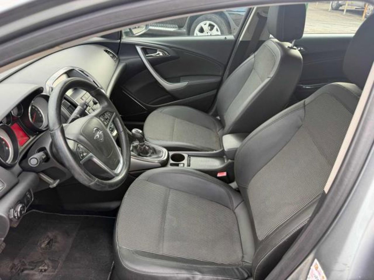 Opel Astra 1.4 Turbo 140CV 4 porte Cosmo (17)