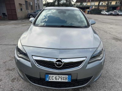 Opel Astra 1.4 Turbo 140CV 4 porte Cosmo (2)
