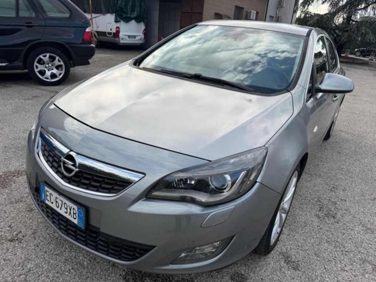 Opel Astra 1.4 Turbo 140CV 4 porte Cosmo (7)