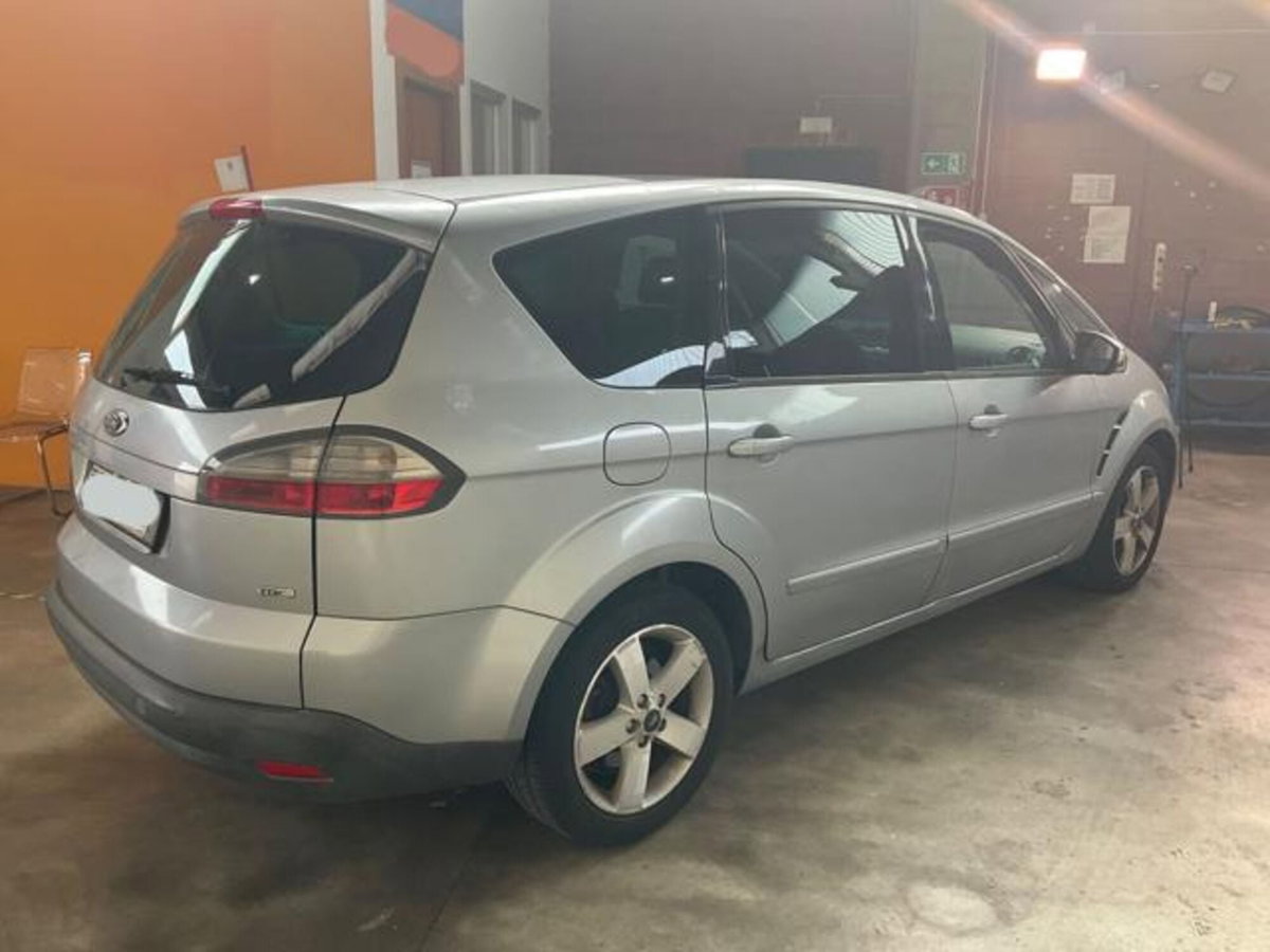Ford S-Max 2.0 TDCi 140CV Titanium (2)
