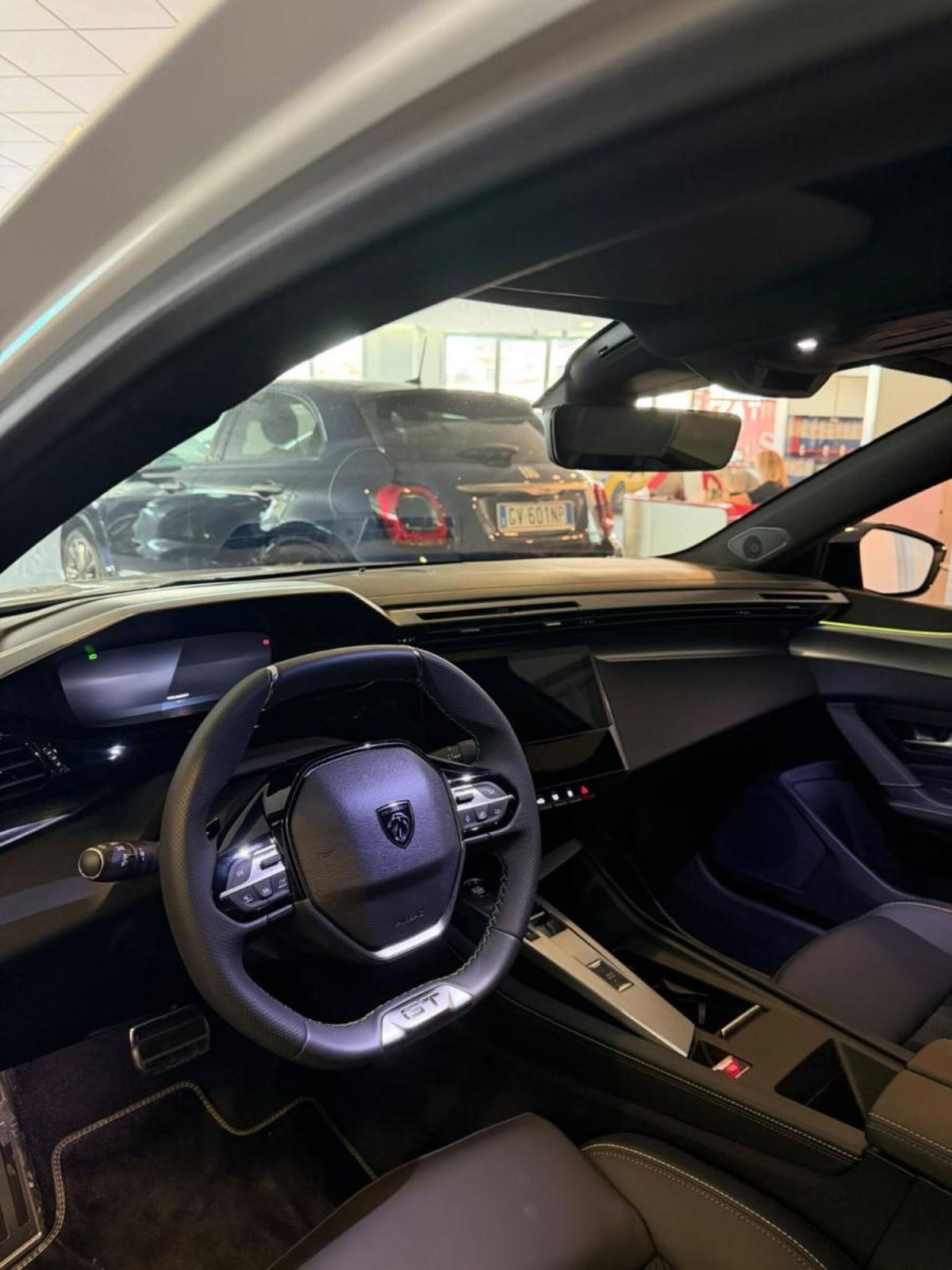 Peugeot 408 58,2 kWh GT (6)