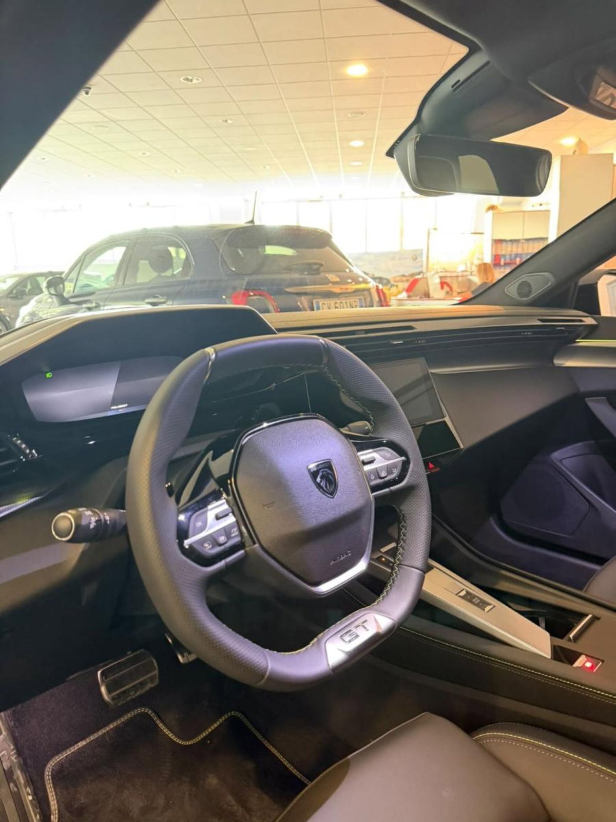 Peugeot 408 58,2 kWh GT (7)