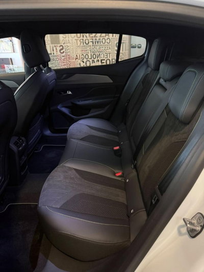 Peugeot 408 58,2 kWh GT (9)