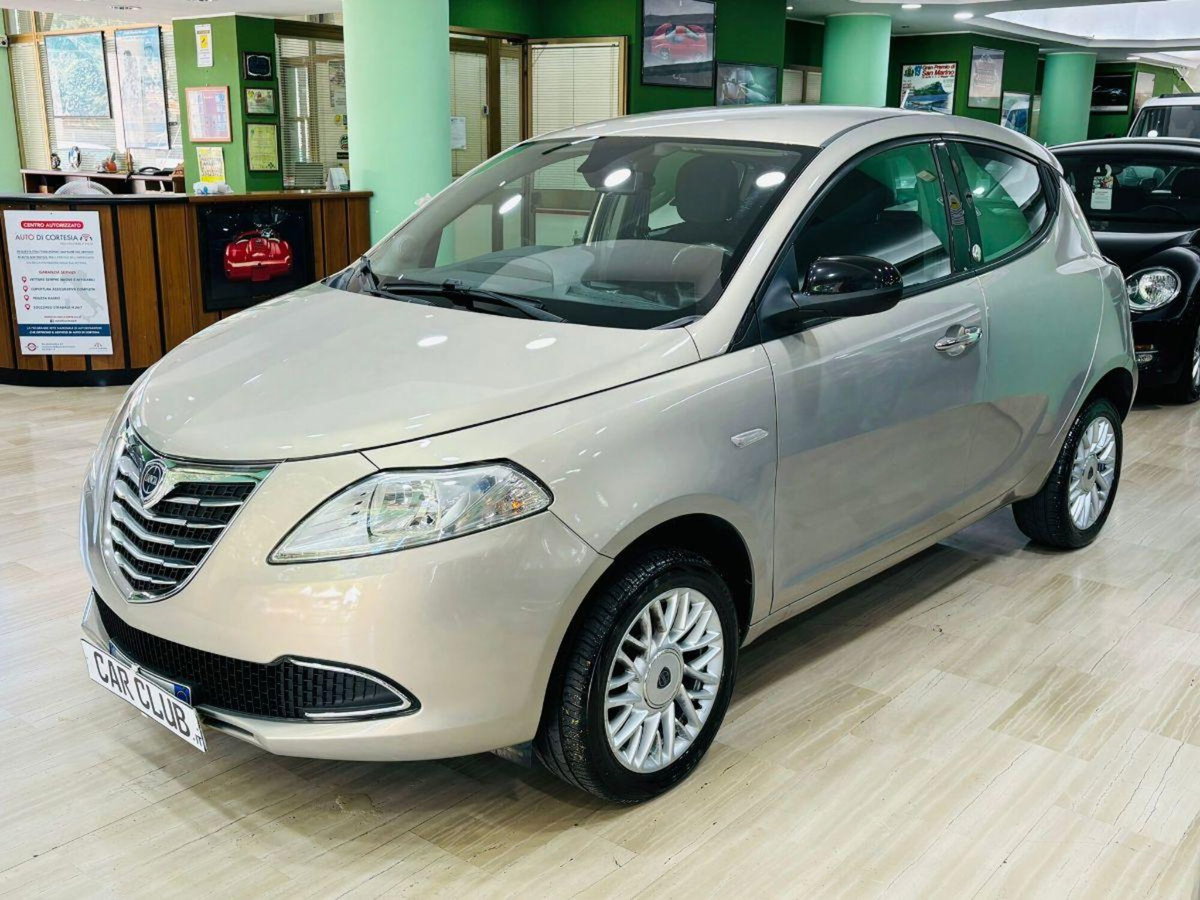 Lancia Ypsilon 0.9 TwinAir 85 CV 5 porte Metano Ecochic Elefantino