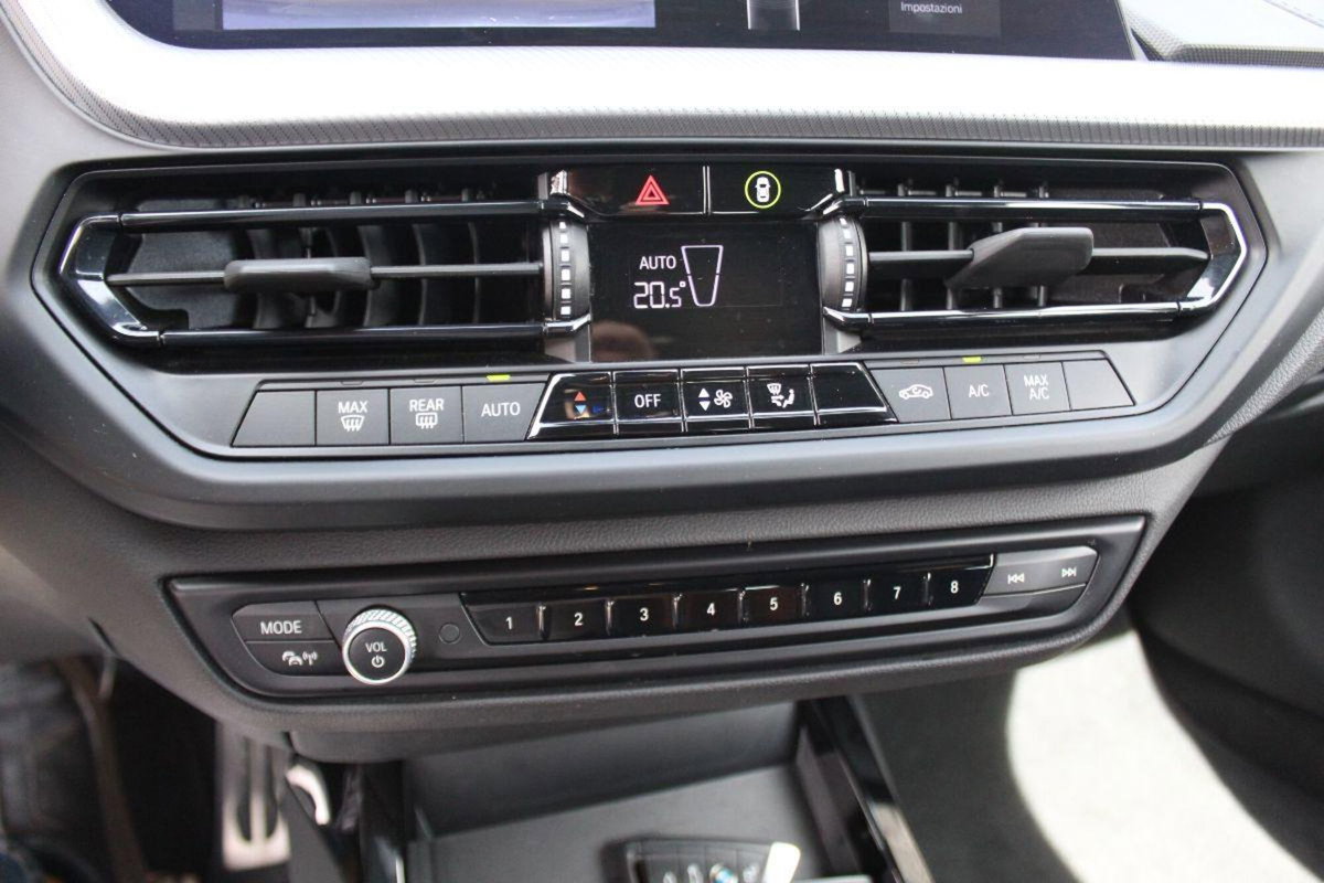 BMW Serie 1 118i Msport Exterior 136cv auto (19)