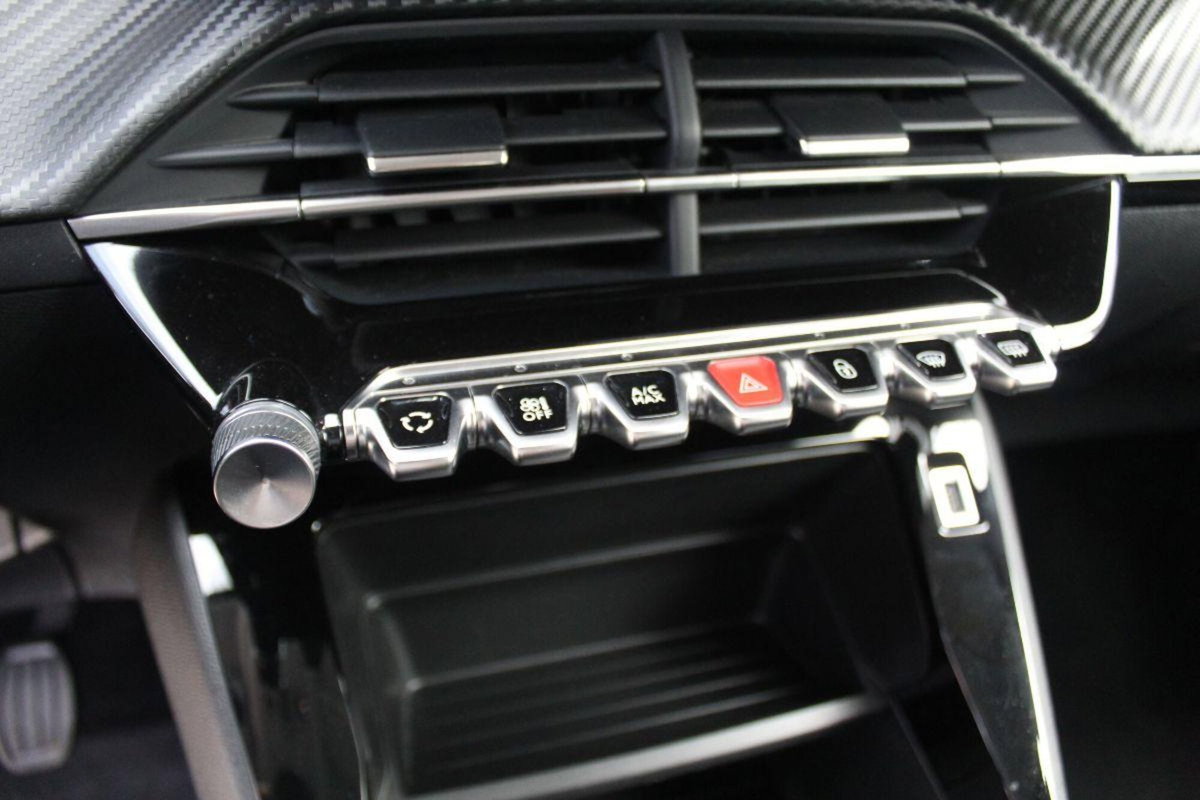 Peugeot 208 1.2 puretech Style s&s 75cv (17)