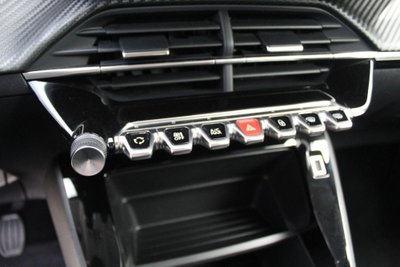 Peugeot 208 1.2 puretech Style s&s 75cv (17)