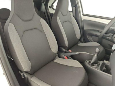 Toyota Aygo X 1.0 Active 72cv (11)