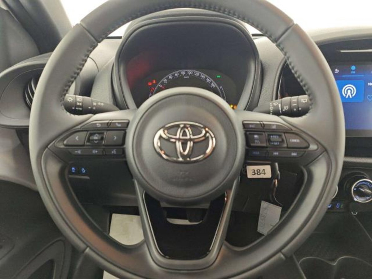 Toyota Aygo X 1.0 Active 72cv (13)