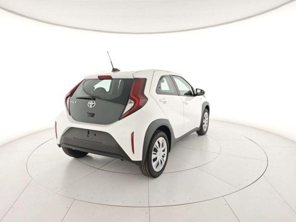 Toyota Aygo X 1.0 Active 72cv (3)
