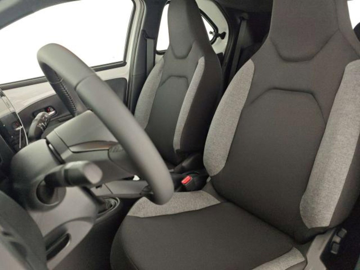 Toyota Aygo X 1.0 Active 72cv (7)