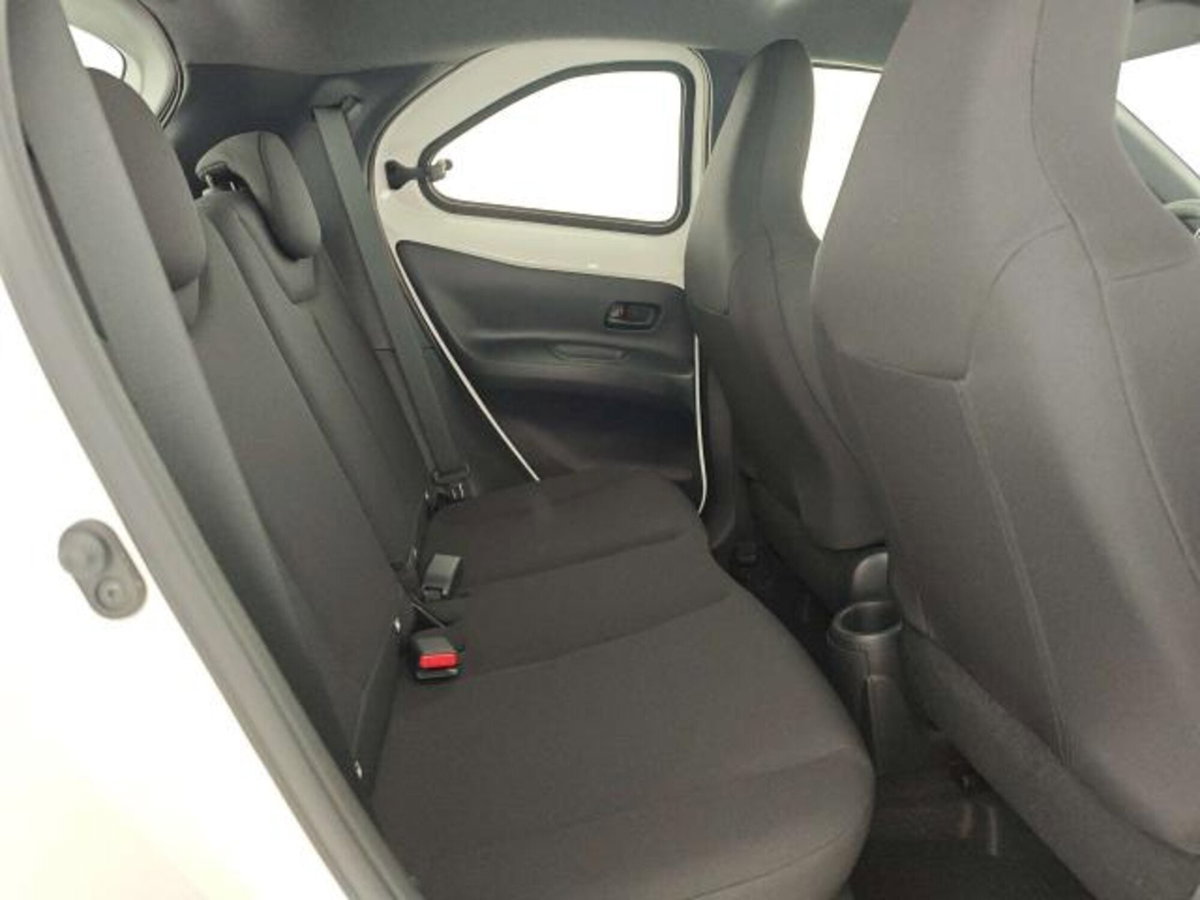 Toyota Aygo X 1.0 Active 72cv (8)