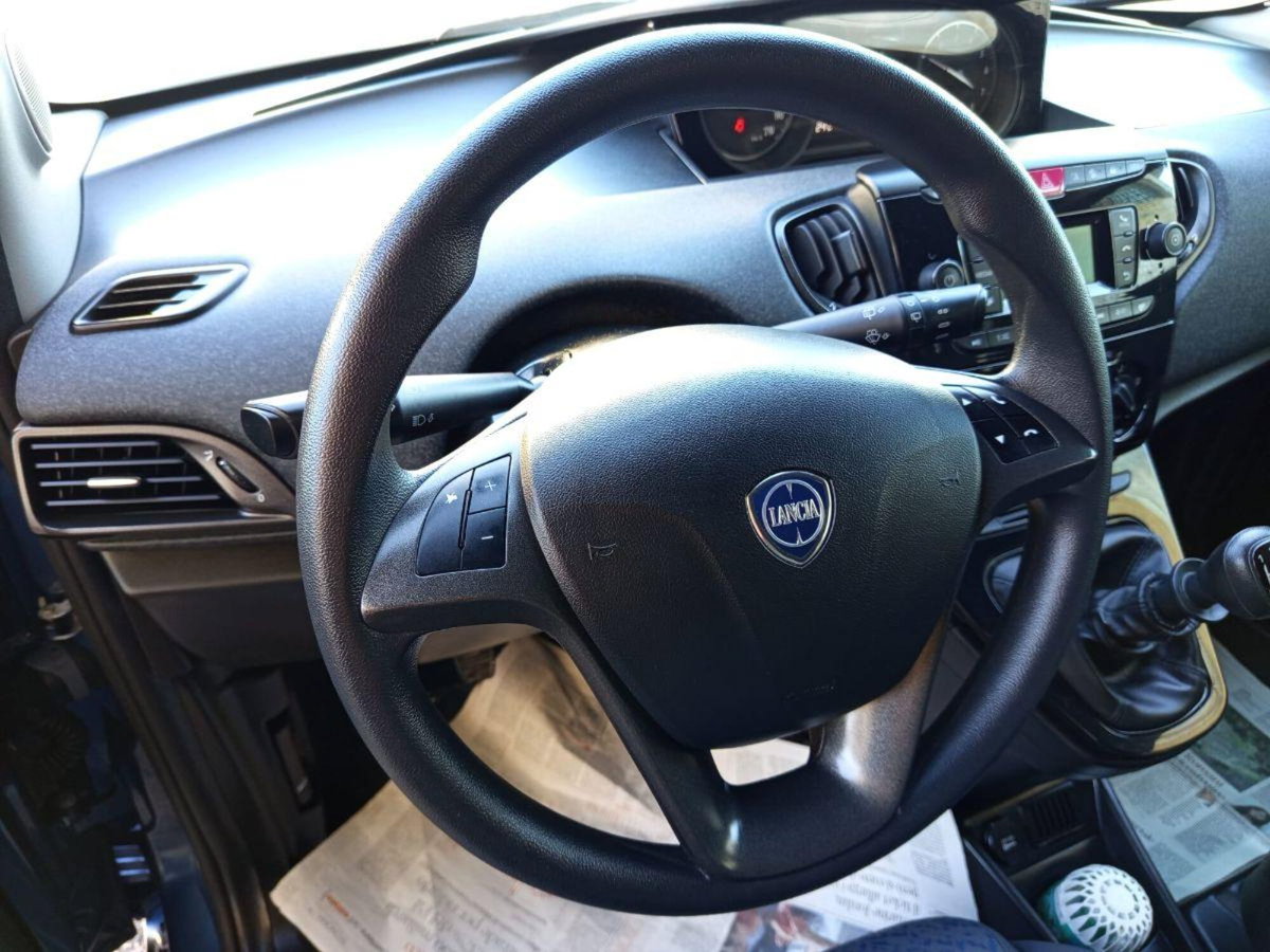 Lancia Ypsilon 1.0 FireFly 5 porte S&S Hybrid Silver Plus (13)