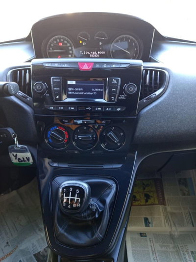 Lancia Ypsilon 1.0 FireFly 5 porte S&S Hybrid Silver Plus (17)
