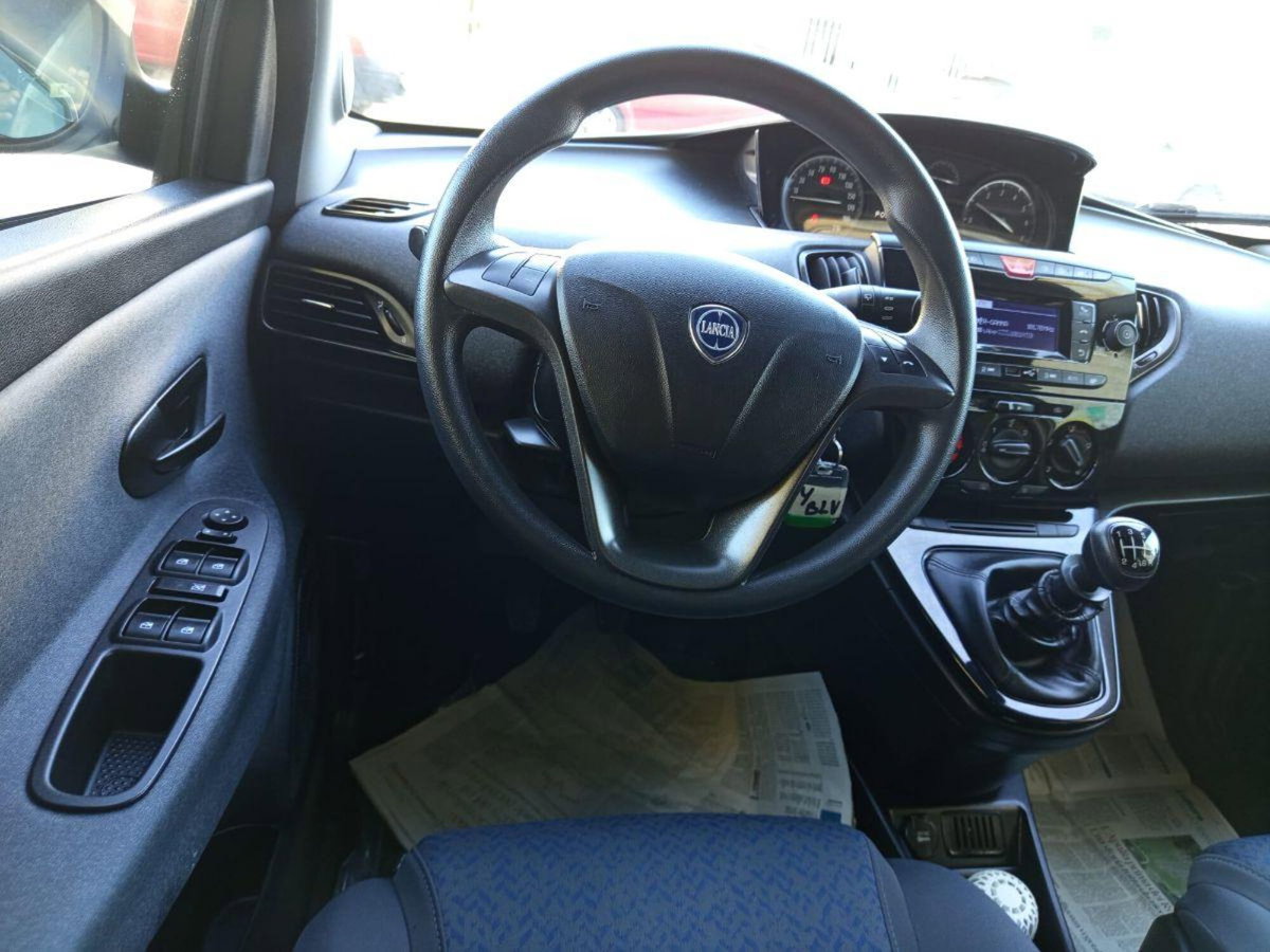 Lancia Ypsilon 1.0 FireFly 5 porte S&S Hybrid Silver Plus (18)