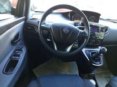 Lancia Ypsilon 1.0 FireFly 5 porte S&S Hybrid Silver Plus (18)