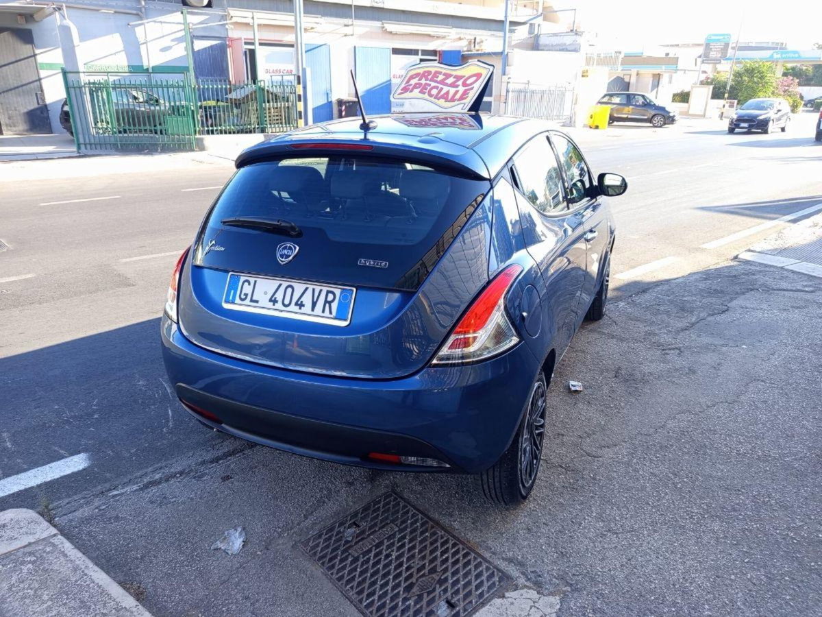 Lancia Ypsilon 1.0 FireFly 5 porte S&S Hybrid Silver Plus (6)