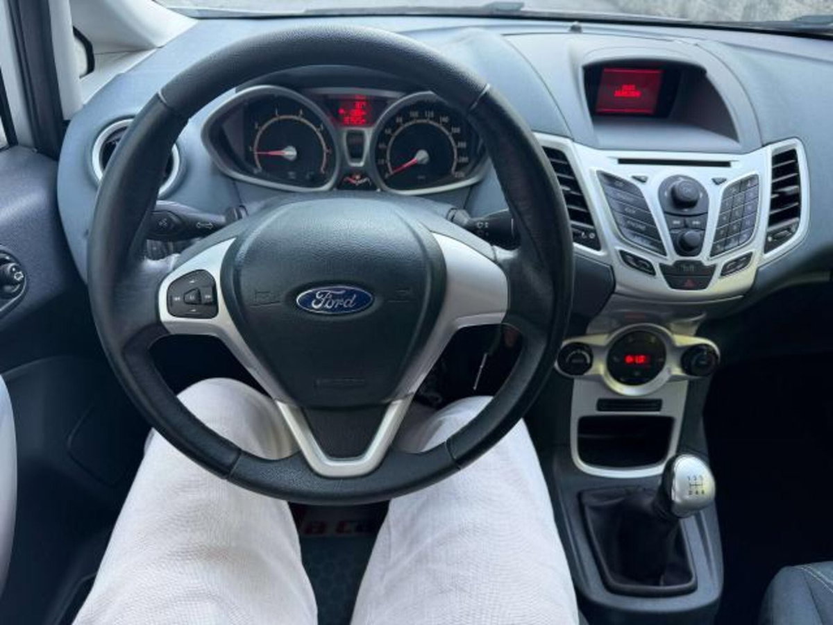 Ford Fiesta 1.2 82CV 3 porte Titanium (13)