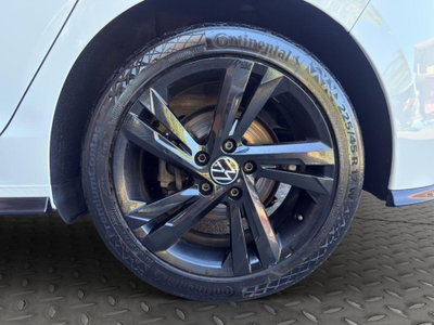Volkswagen Golf 2.0 TDI 150 CV DSG SCR R-Line (9)