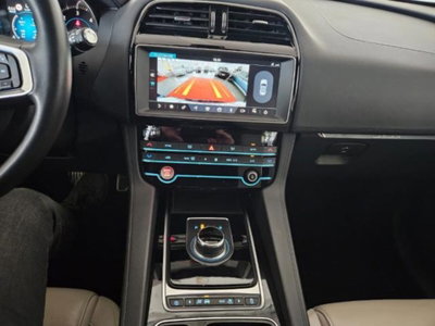 Jaguar F-Pace 2.0 D 180 CV AWD Prestige (10)
