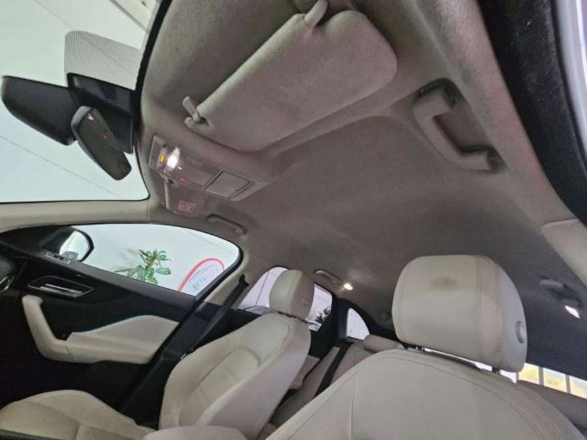 Jaguar F-Pace 2.0 D 180 CV AWD Prestige (11)