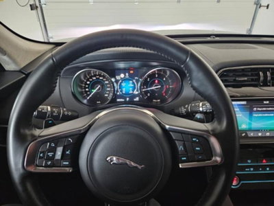 Jaguar F-Pace 2.0 D 180 CV AWD Prestige (8)