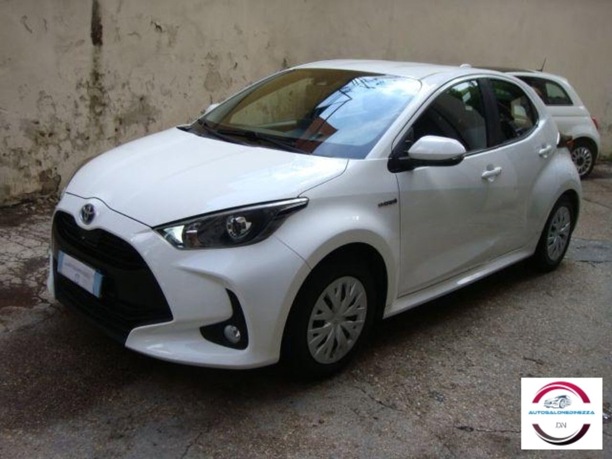 Toyota Yaris Cross 1.5 Hybrid 5p. E-CVT Premiere (2)