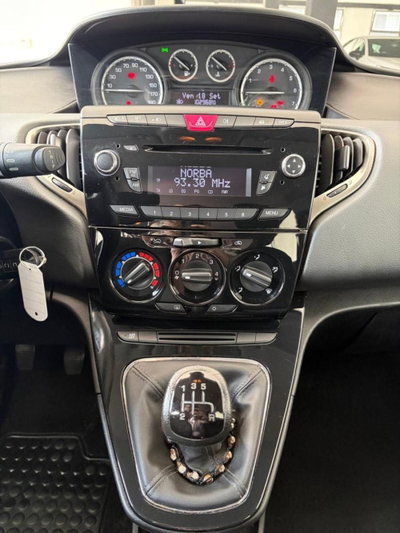 Lancia Ypsilon 1.2 69 CV 5 porte GPL Gold Plus (13)