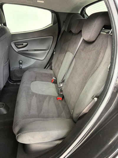 Lancia Ypsilon 1.2 69 CV 5 porte GPL Gold Plus (14)