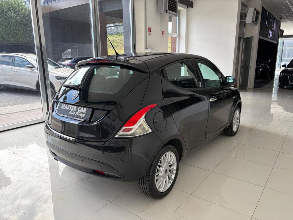 Lancia Ypsilon 1.2 69 CV 5 porte GPL Gold Plus (4)