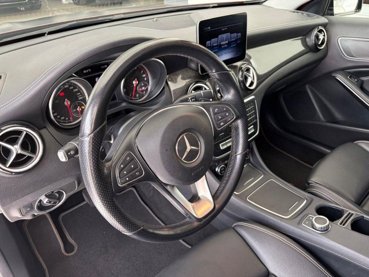 Mercedes-Benz GLA SUV 200 Automatic Premium (11)
