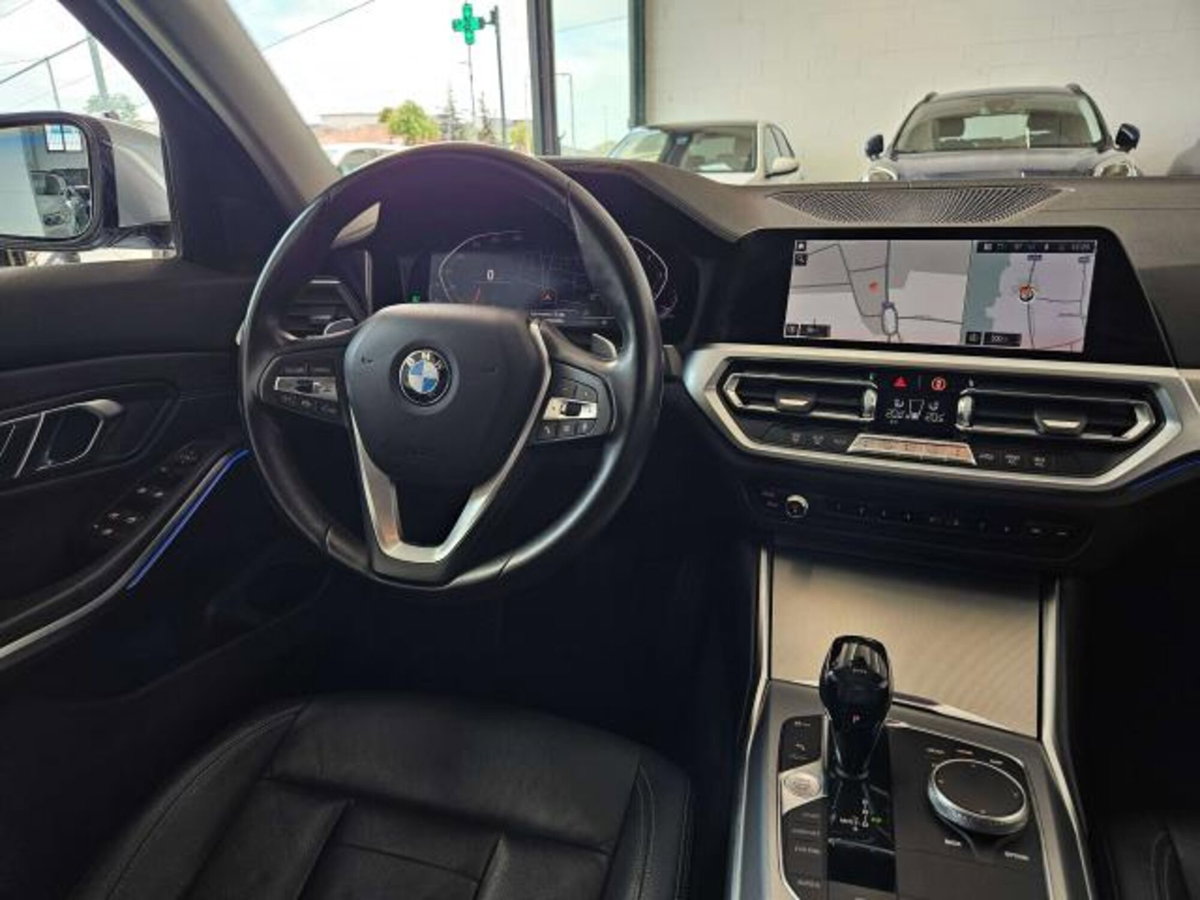 BMW Serie 3 330i Luxury (10)
