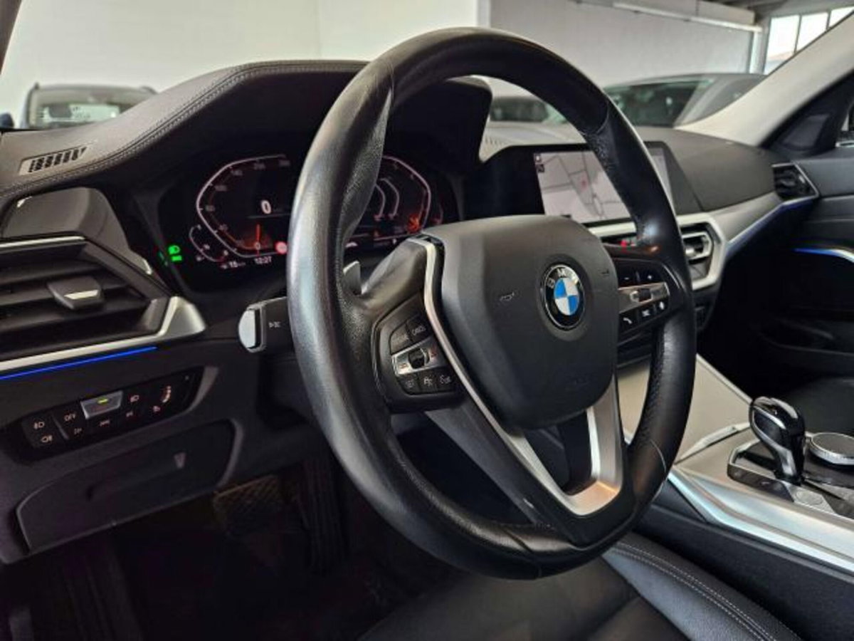 BMW Serie 3 330i Luxury (12)