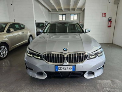 BMW Serie 3 330i Luxury (2)